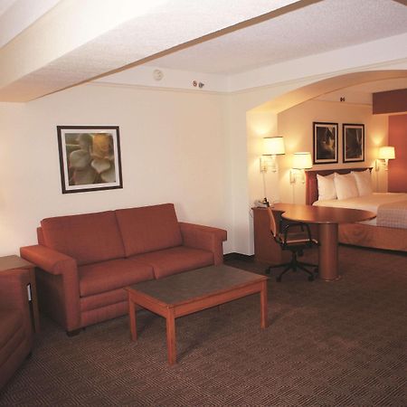 La Quinta Inn By Wyndham Austin Capitol / Downtown Exterior photo