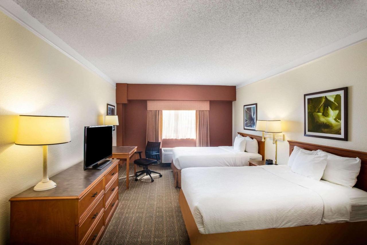 La Quinta Inn By Wyndham Austin Capitol / Downtown Exterior photo