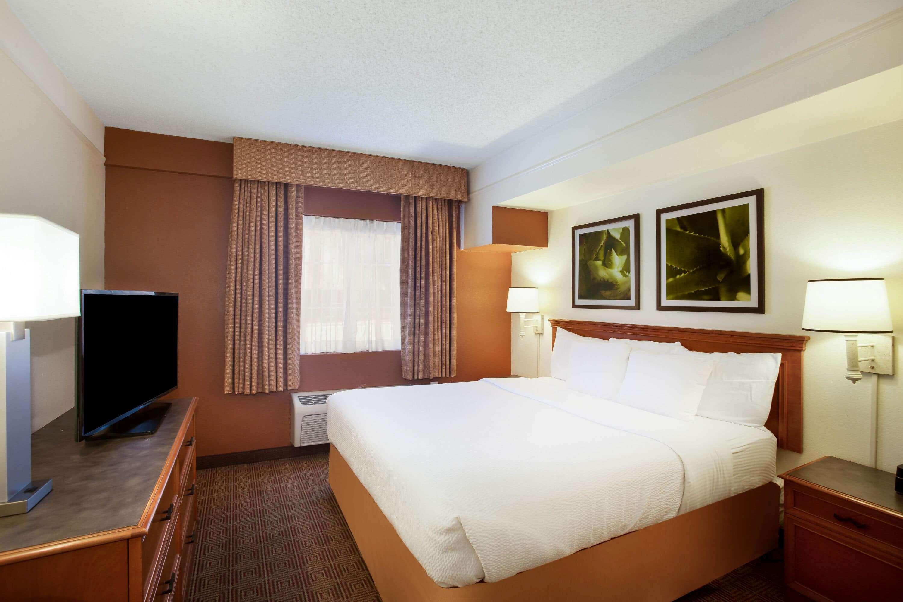 La Quinta Inn By Wyndham Austin Capitol / Downtown Exterior photo