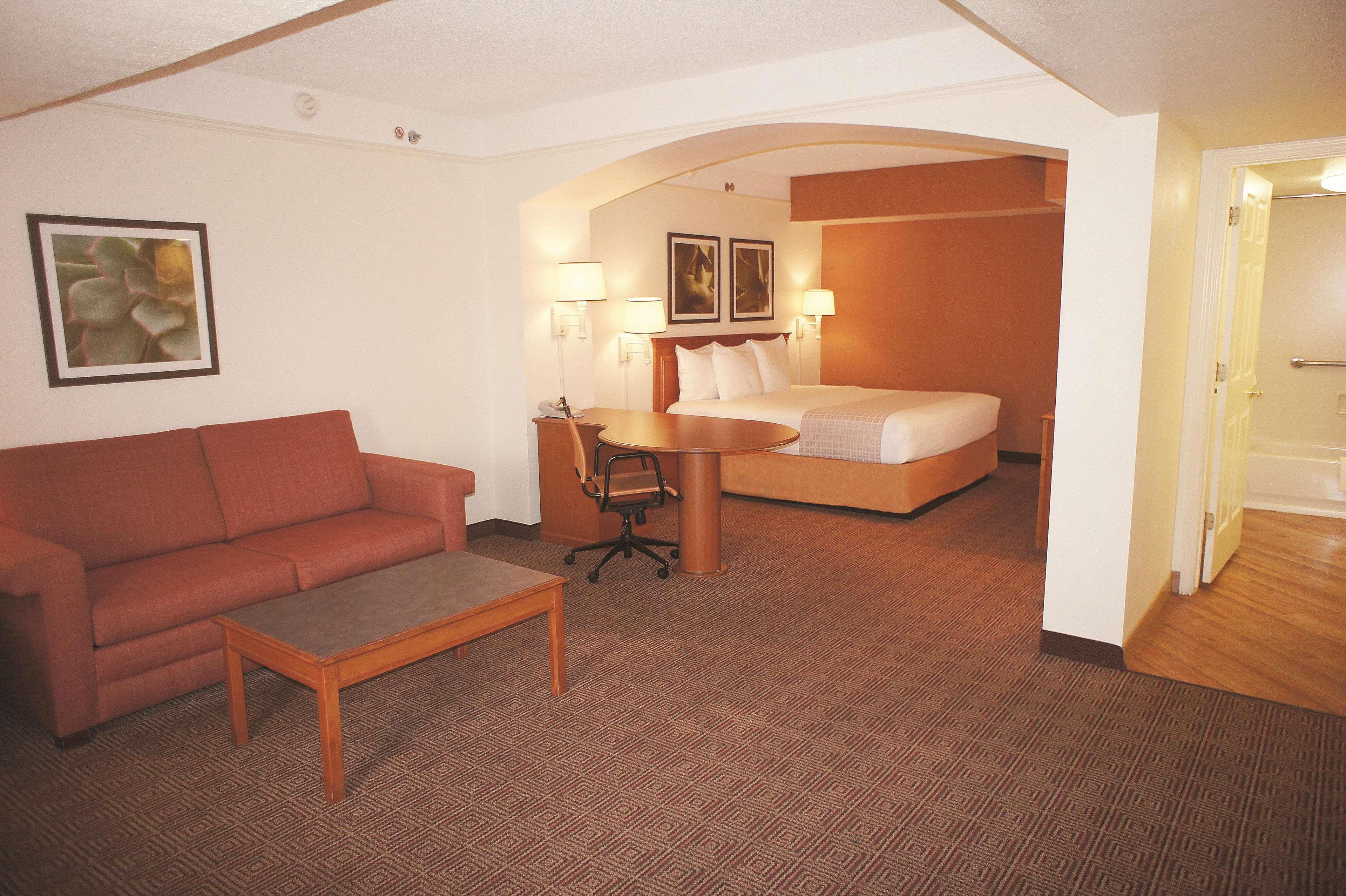 La Quinta Inn By Wyndham Austin Capitol / Downtown Exterior photo