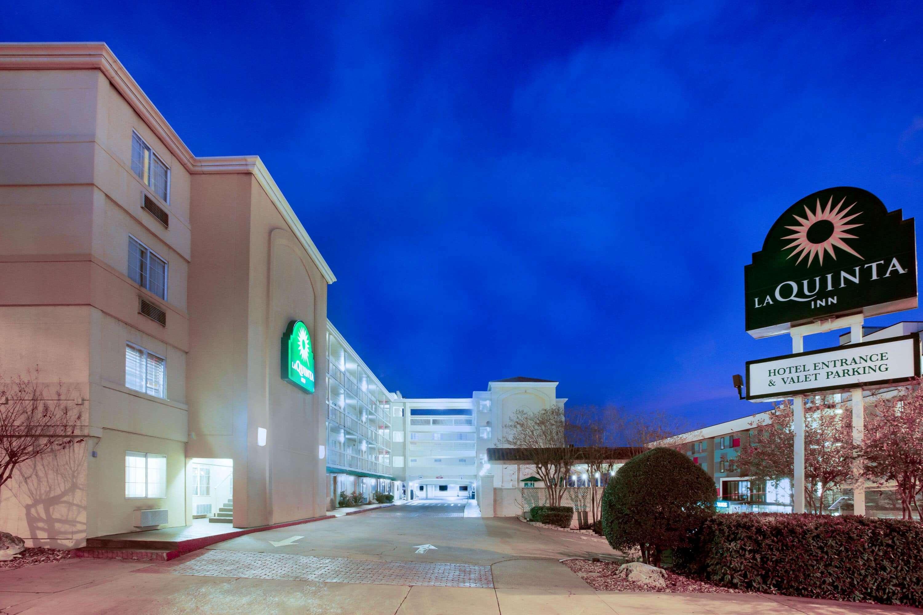 La Quinta Inn By Wyndham Austin Capitol / Downtown Exterior photo