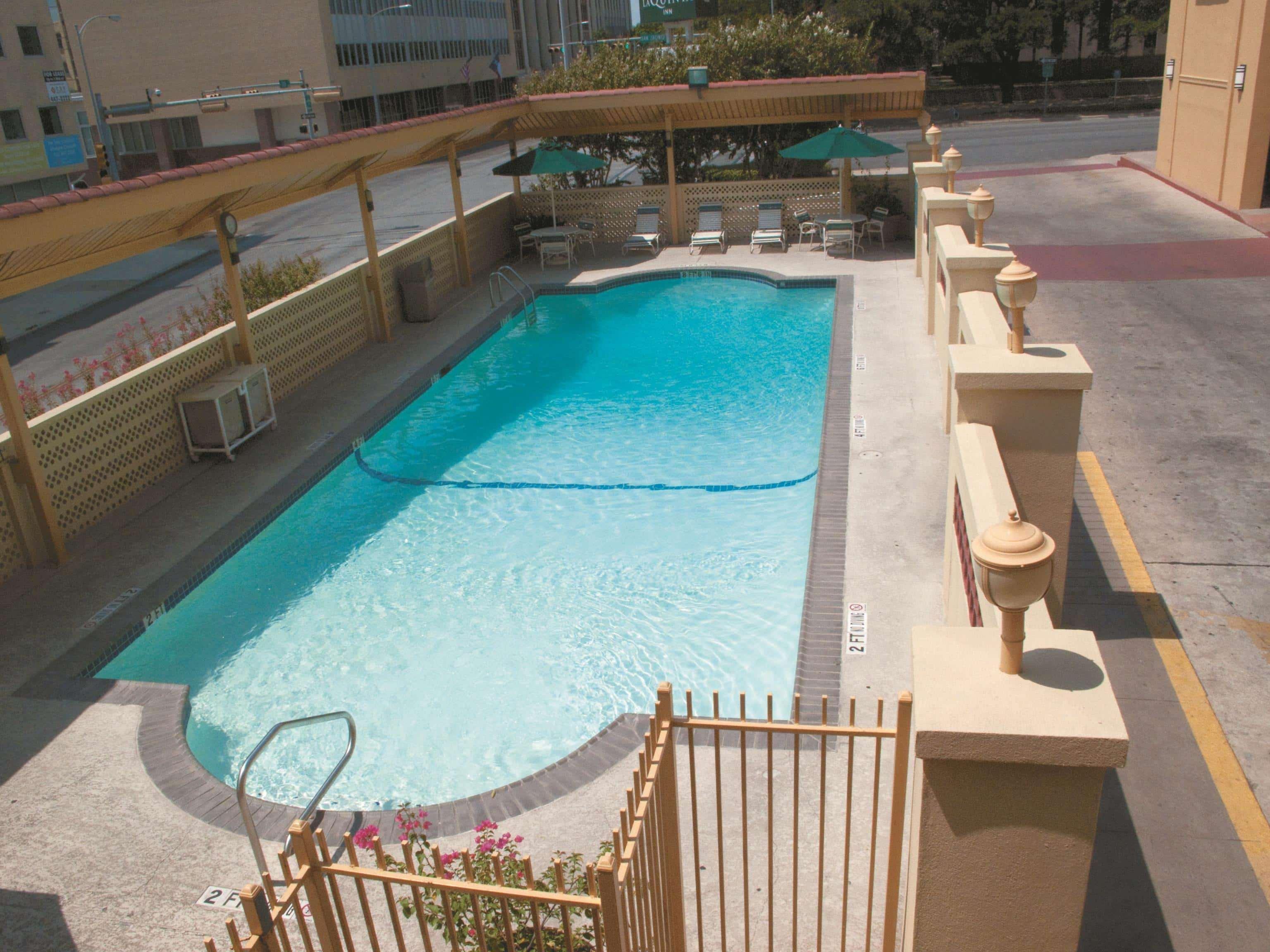 La Quinta Inn By Wyndham Austin Capitol / Downtown Exterior photo