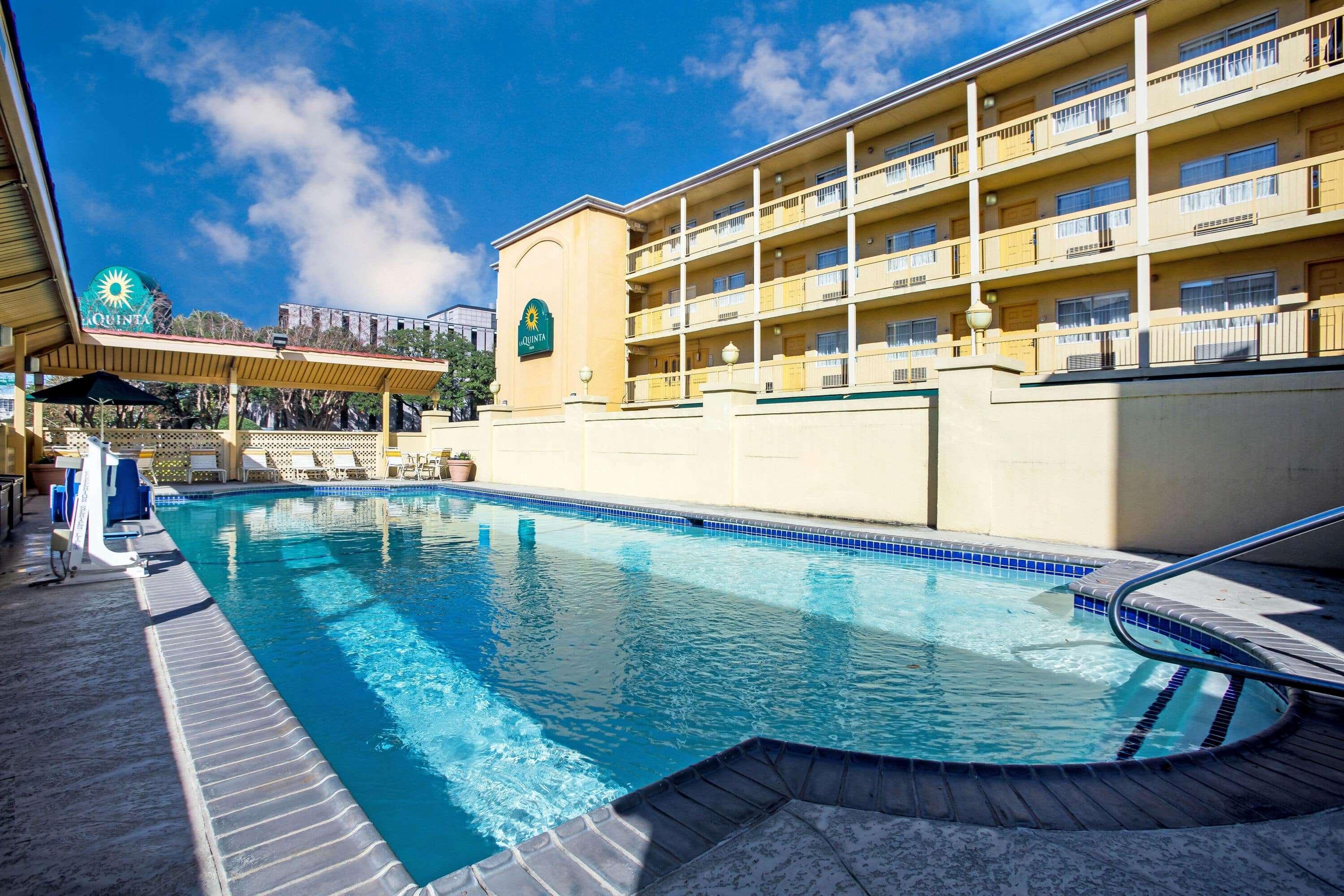 La Quinta Inn By Wyndham Austin Capitol / Downtown Exterior photo